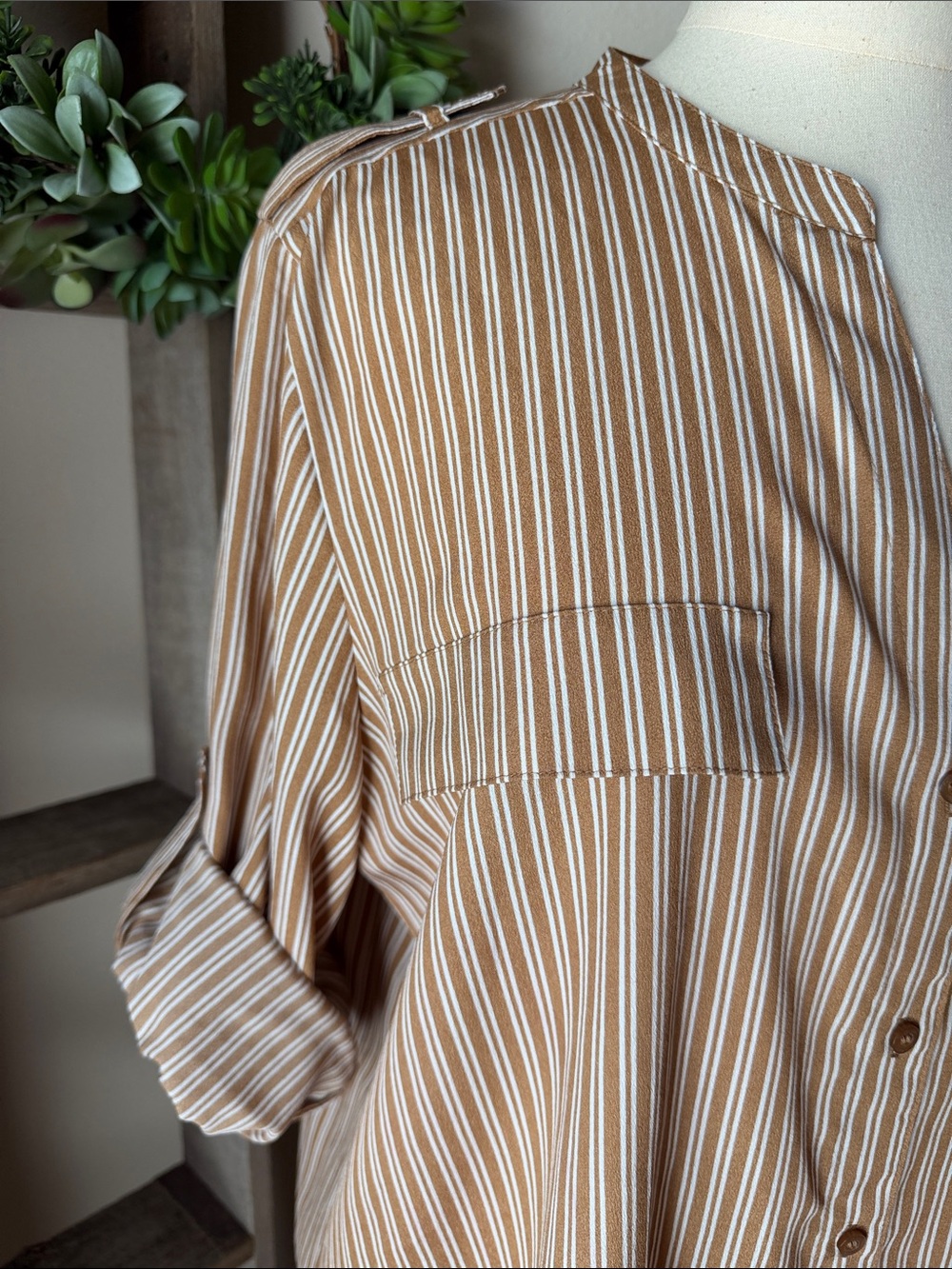 Calvin Klein button up - Picture 2 of 6
